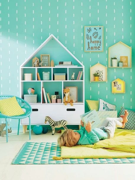 Espacios infantiles decorados con estantería casita