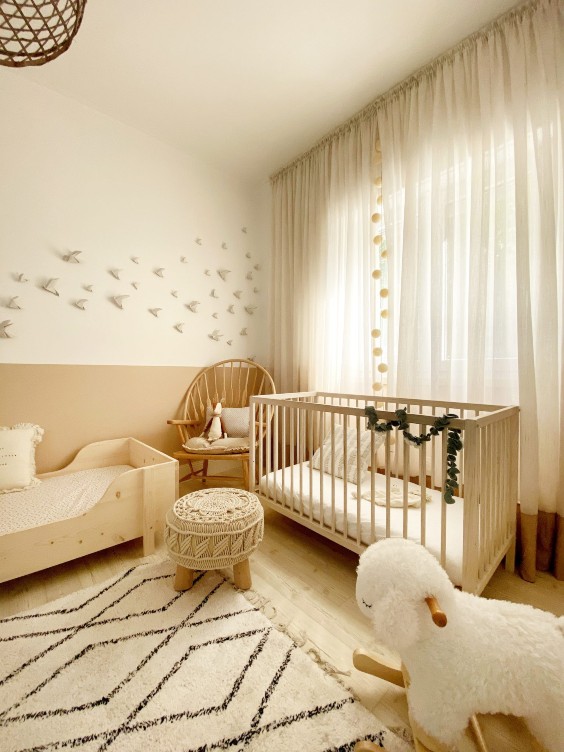 Habitación bebé beige y blanco