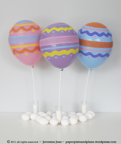 Globos decorados como huevos de Pascua