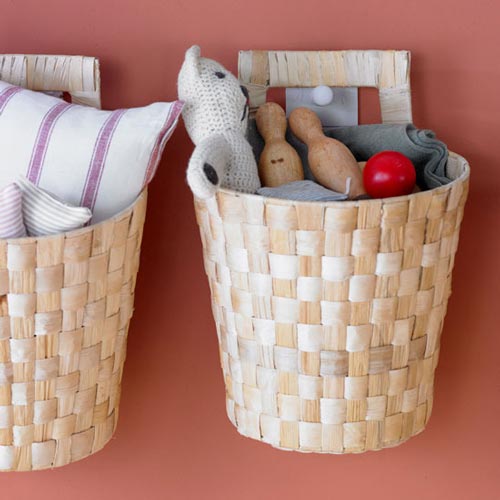 Organiza los juguetes en cestas