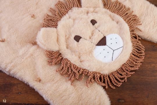 Cómo hacer una alfombra infantil con diseño de León