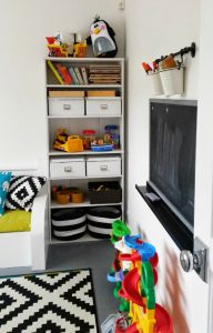 Estante Ribba de Ikea para las habitaciones infantiles