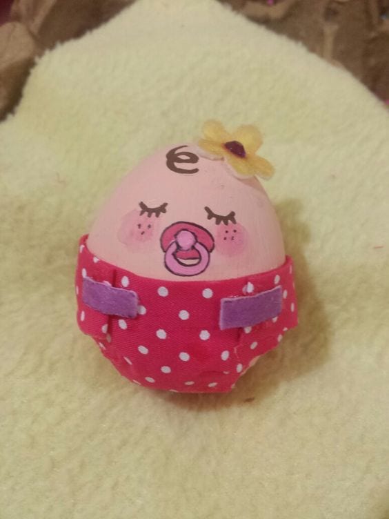 Cómo decorar un bebé huevo